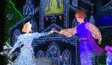 永遠の愛を誓う白雪姫と王子様がテーマ　25万球のLEDライトが輝く恒例のイルミ点灯式　国道沿い200mに連なるツリー　高校生も制作に参加|TBS NEWS DIG