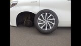 スーパーの駐車場でワンボックスカーから左前タイヤ脱落 タイヤはその後、車3台に衝突…運転手の男性が2か月前に自分で交換作業 | 北海道のニュース|HBC北海道放送