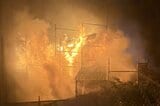 「火柱が上がり、ものすごい爆発音がした」住宅と事務所を兼ねた3階建ての建物で火災 1階寝室付近の焼け跡から1人の遺体 住人の60代とみられる男性か 長野・飯山市 | SBC NEWS | 長野のニュース | SBC信越放送