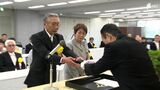 秋の叙勲 受章者に伝達 鈴木康友知事「識見と経験発揮し次世代の育成を」＝静岡県庁|TBS NEWS DIG