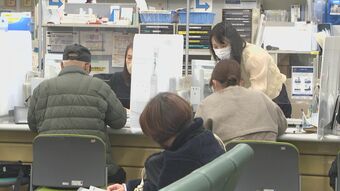 マイナンバーカード更新ラッシュ…窓口が大混雑、1時間待ちも　10年更新とポイント事業の余波重なる|TBS NEWS DIG
