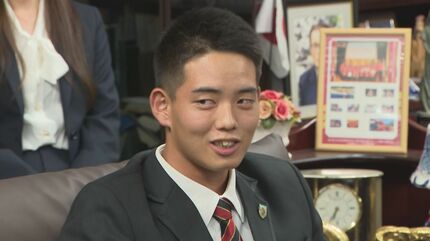 プロ野球ドラフト会議 神村学園の早瀬朔選手 阪神タイガースが4巡目で