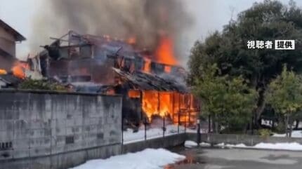 住宅隣接の納屋全焼 高齢女性1人搬送、町議の妻か 石川・津幡町 | 石川
