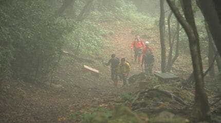 山中で男性のスマホや財布、免許証、靴がみつかる 東京の男性が行方