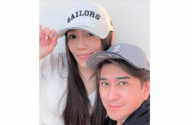 川﨑麻世さん 「ペアルックは苦手ですか?」 夫婦2ショットを公開|TBS NEWS DIG