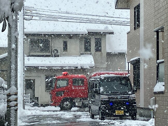 「煙がひどくて降りられない」富山市で火事　約1時間後に消し止められる　家にいた3人にけがなし　　|TBS NEWS DIG