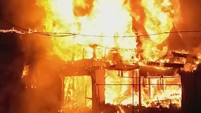 「火が真っ赤に上がっていた」住宅1棟が全焼の火事 焼け跡からは性別不明の1人の遺体発見 火事のあとから住人と連絡取れず「ボンボンと音をたてながら…」 青森県むつ市|TBS NEWS DIG