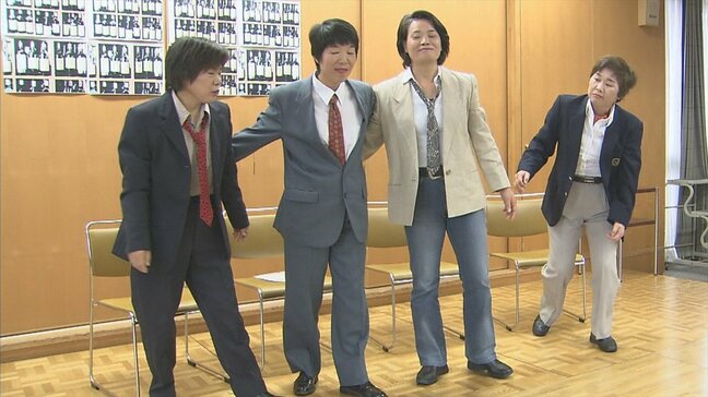 衣装や小道具など200点　社会課題を寸劇で伝える女性劇団　発足20周年記念の展示　山梨・甲府市|TBS NEWS DIG