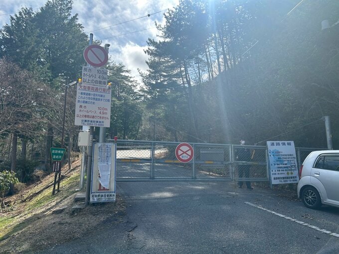 【速報】男性作業員がバックホーごと崖下に転落　救助されるも容体不明　中房温泉に向かう山中で舗装工事　長野・安曇野市　14日午後2時40分現在|TBS NEWS DIG