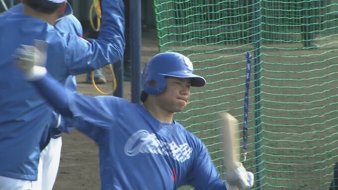 沖縄の空に響く鋭い打球音 ショートとキャッチャーのレギュラー争いが白熱！村松と宇佐見が打撃で猛アピール　|　名古屋・愛知・岐阜・三重のニュース【CBC news】 | CBC web