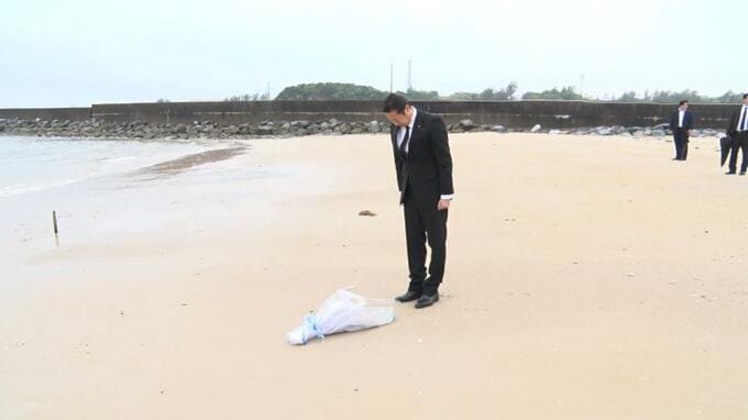 黄川田沖縄担当大臣　辺野古沖の転覆事故現場近くで献花|TBS NEWS DIG