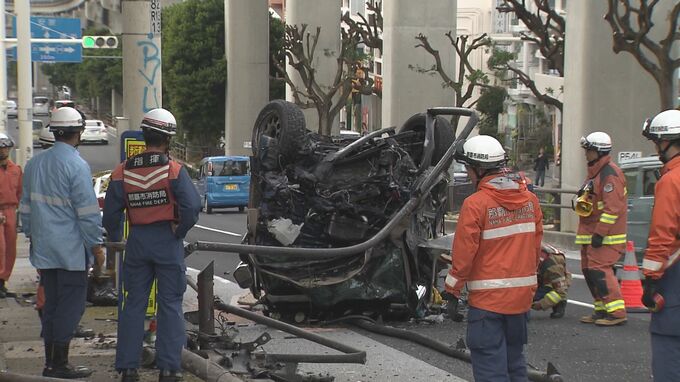 「空中に跳ね上がって回転」あわや大惨事  車がガードパイプなどなぎ倒し横転  2人けが　|　沖縄のニュース｜RBC 琉球放送