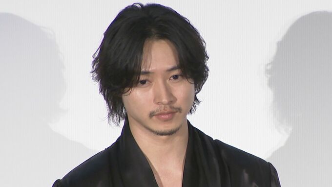 【山﨑賢人】　現場で「ぶつぶつ」　呪文の練習　“呪術を使えるようになりました”|TBS NEWS DIG