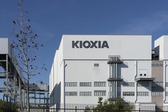 キオクシアが東証上場、順調な滑り出し－終値は公開価格比10％高
