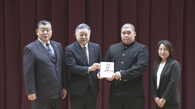 相撲・強豪校へ「鶏もも肉500キロ」贈呈　鳥取城北高校相撲部主将「体重を増やしていい体になるよう頑張ります」　|　BSSニュース | BSS山陰放送