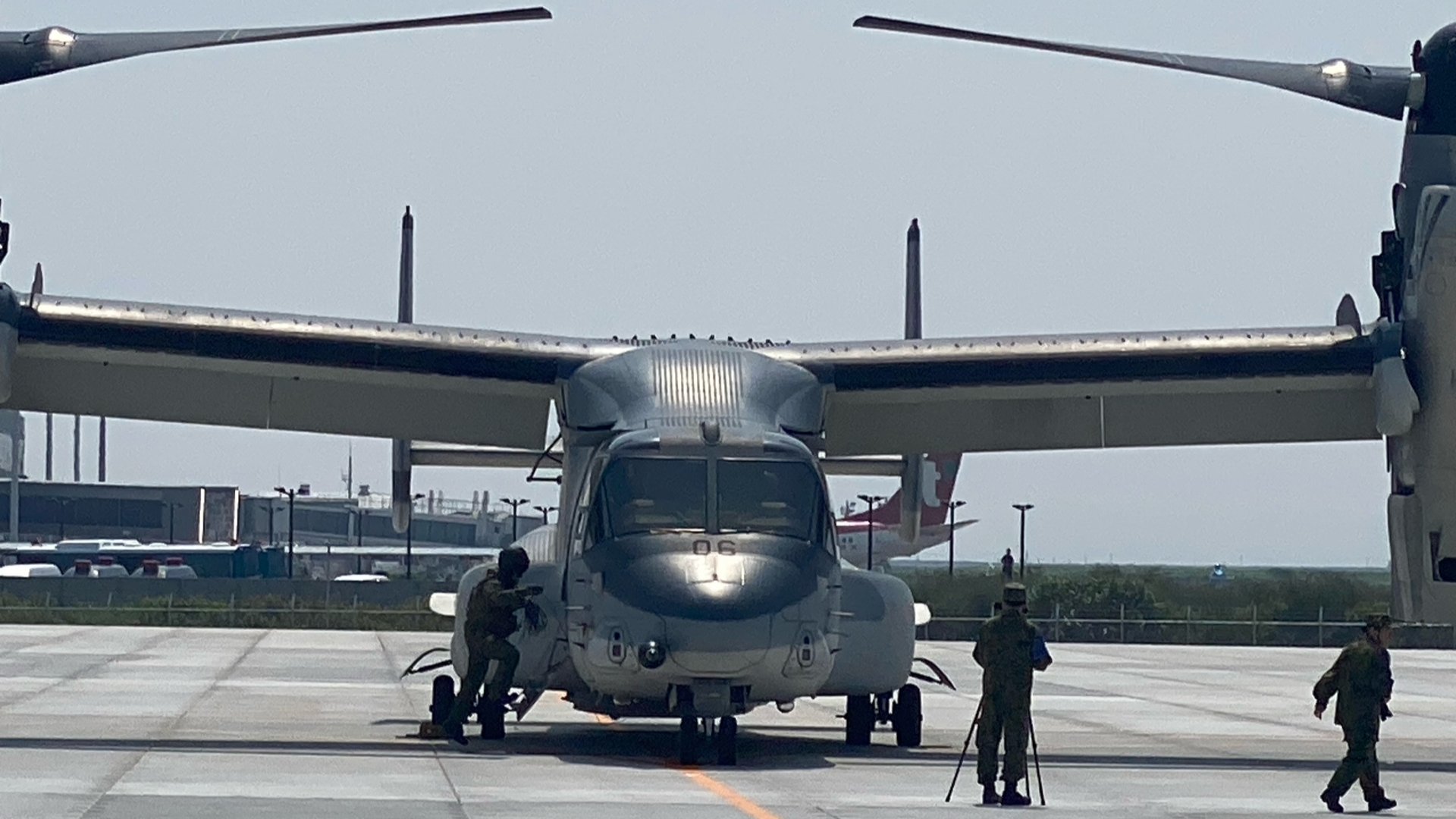 陸自オスプレイ 佐賀空港隣接の新駐屯地に1機目が着陸 8月中旬までに17