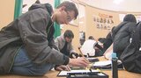 留学生が正月伝統行事の「書き初め」に挑戦 新年の決意を書に込める 大分・別府市 | 大分のニュース|OBS NEWS|大分放送