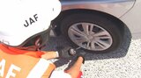 破裂によるバースト事故防止へ 高速道路のSAでタイヤの無料空気圧測定を実施 大分 | 大分のニュース|OBS NEWS|大分放送