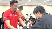 バレー女子日本代表・アクバシュ監督「日本の国旗を一番高い所に掲げたい」会見前にふるさと・トルコのお菓子を振る舞う|TBS NEWS DIG