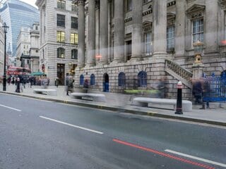 AIが揺らす英ロンドンの雇用市場、金融アナリスト求人4分の1に急減| TBS CROSS DIG with Bloomberg