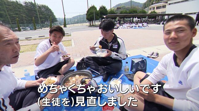 玉野市の高校で「スキヤキパーティー」全校生徒が鍋を囲み親睦を深める 教員も「めちゃくちゃおいしい」【岡山】|TBS NEWS DIG