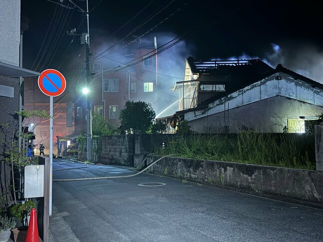 遺体は火元の住宅に住む94歳女性 住宅密集地で1棟全焼 山口・周南市|TBS NEWS DIG