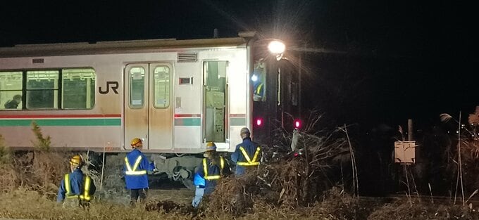踏切で車と常磐線の列車衝突　常磐線（上下）原ノ町ー仙台駅で運転見合わせ　午後9時頃再開見込み　宮城|TBS NEWS DIG