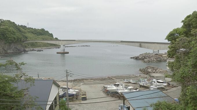 神奈川・真鶴町の海で男女4人が見つかる　いずれも死亡　近くの防犯カメラには橋から飛び降りる人の様子　警察が関連を捜査|TBS NEWS DIG