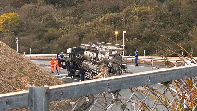 東九州自動車道でタンクローリー火災　速見IC下り線出入口を閉鎖　|　大分のニュース｜OBS NEWS｜大分放送