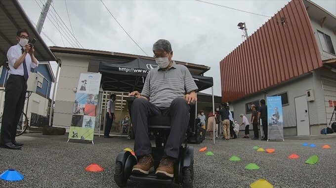 「シルバーカーより楽」高齢ドライバー向け安全講習会で参加者が電動車いすを体験|TBS NEWS DIG