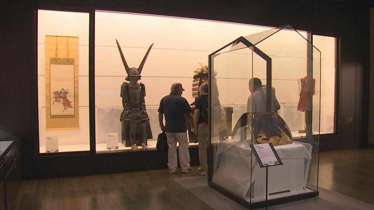 江戸時代前期変形四ツ菱御家紋入り甲冑用鎧櫃リペア扱いジャンク武具本歌難有り当時物 甲冑や武具の色で武士の歴史紹介 都城島津伝承館で企画展始まる | MRT