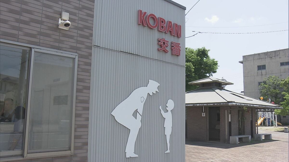 交番に軽乗用車が突っ込む 自転車と衝突した弾みで… 自転車の78歳女性が負傷 建物の外壁も一部破損 岐阜市