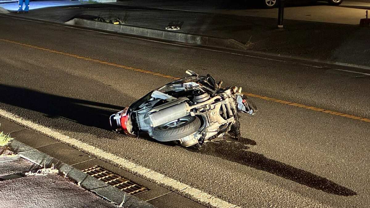 追い越しで対向車線を逆走か　車がオートバイに正面から衝突、オートバイの54歳男性が死亡　沖縄・南城市の国道331号
