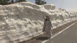 名物“雪の回廊”は1~2メートル「磐梯吾妻スカイライン」再開通 深夜0時から待つ人も 福島|TBS NEWS DIG
