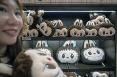 「ラブブ」効果でファンド好成績－人気キャラの製造元を組み入れ| TBS CROSS DIG with Bloomberg