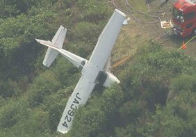 【速報】飛行場でセスナ機がオーバーラン「転落しそうな状態」2人けが 2024年10月には転落事故 宮城・栗原市 |TBS NEWS DIG