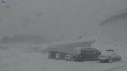 夏油高原スキー場でスキーをしていた9人組のうち1人が雪に埋もれる