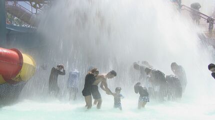 9月なのに…ナガシマジャンボ海水プールは大賑わい！「夏の最後の思い出 