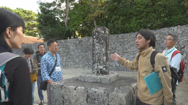 「地元の人とも関係を広げ、沖縄暮らしを楽しんで」　移住者を対象に首里のまち歩きツアー|TBS NEWS DIG