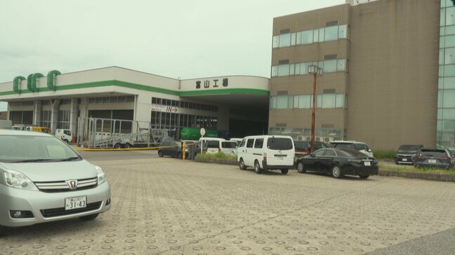 住宅街の会社駐車場で刃物が刺さった男性 通りがかりの女性が発見 男性は会話可能で命に別状なし 警察は傷害事件の可能性で捜査 富山|TBS NEWS DIG