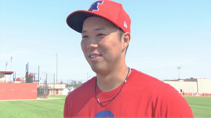 青柳晃洋がキャンプ合流、米記者にサイドスローの理由聞かれ「上から投げられなかったから（笑）」新天地でついに始動|TBS NEWS DIG