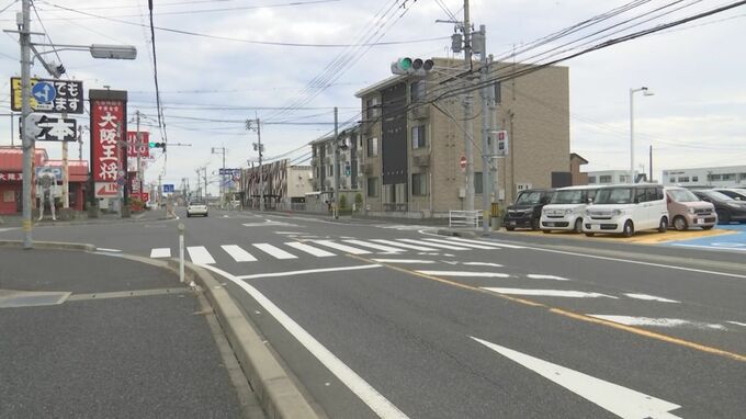 消火器まき散らす自転車　覆面パトカーの追跡中に交差点で乗用車と出合い頭に衝突。　少年１人が意識不明の重体|TBS NEWS DIG