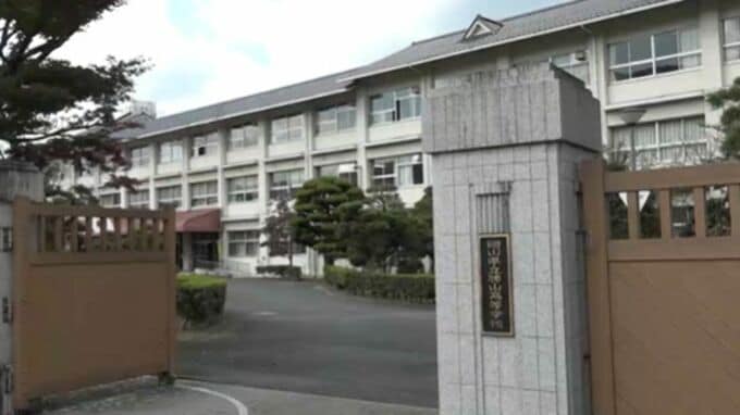 JR姫新線「倒竹で一時運転見合わせ」で県立勝山高校316人中約130人が登校できず臨時休校に　新年度の写真撮影も断念【岡山】　|　岡山・香川のニュース | 天気 | RSK山陽放送