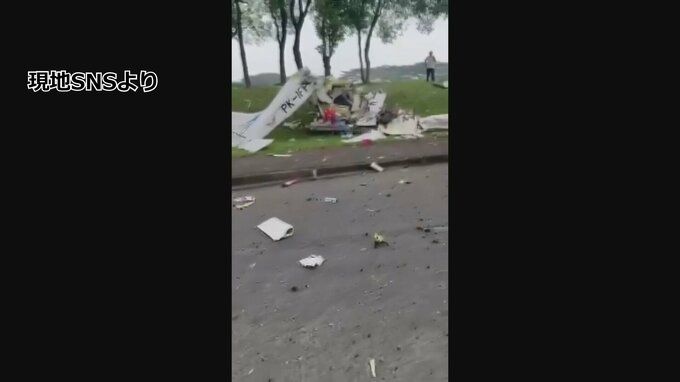 インドネシア 小型機が市街地に墜落　搭乗の3人死亡