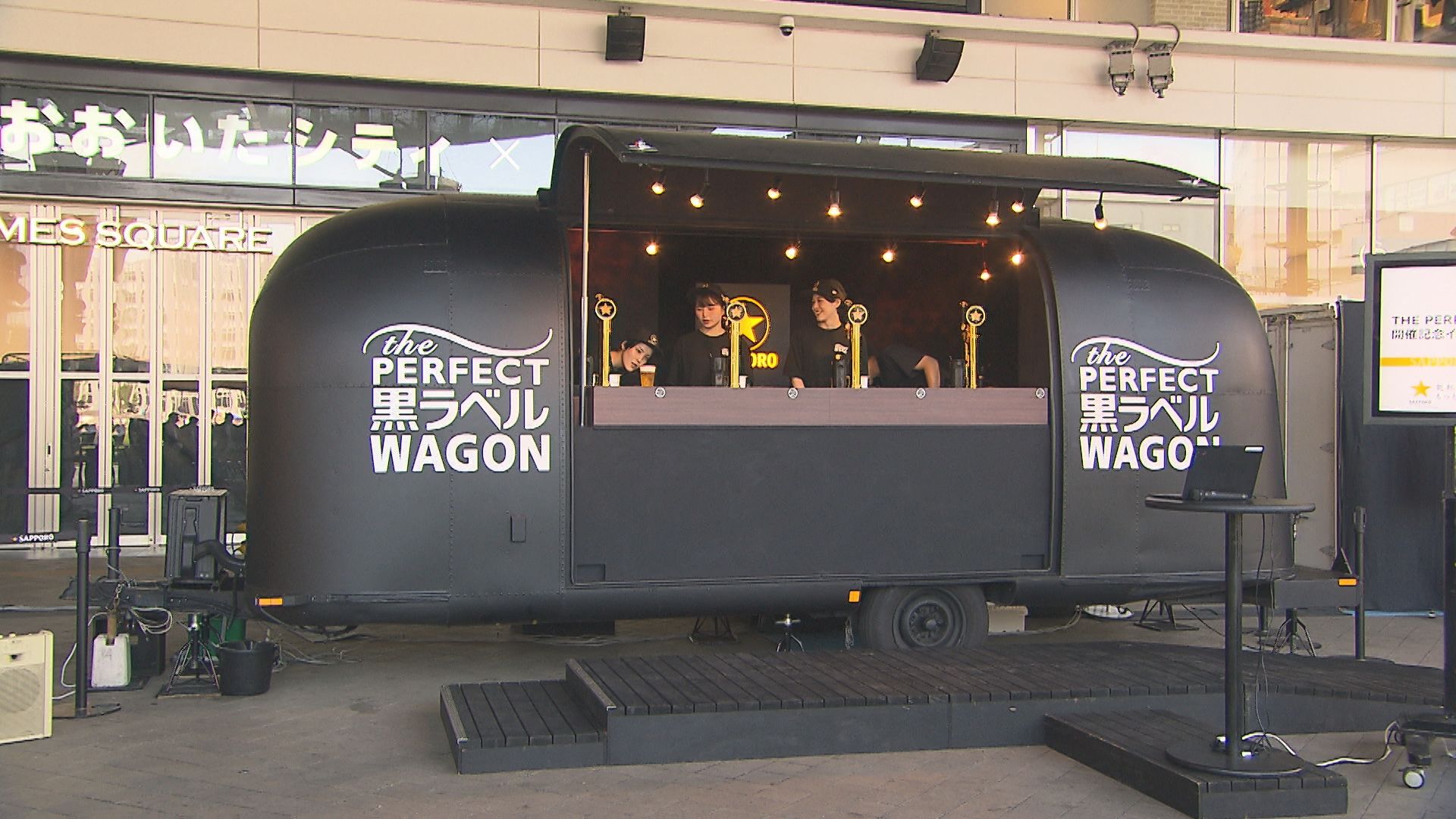 期間限定の黒ラベル生ビールイベント CM「大人エレベーター」の雰囲気