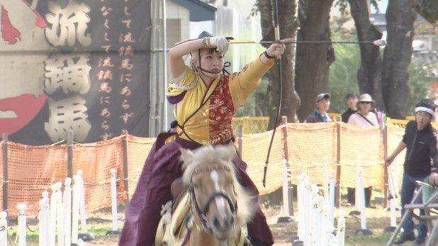 颯爽と駆ける馬上から射ぬく『的』世界流鏑馬選手権 19日の開幕前に
