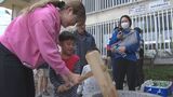 新春もちつき会が十数年ぶりに復活 子どもたちがつきたての餅で地域交流|TBS NEWS DIG