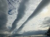 上空に巨大な2本のロール状の雲 目撃相次ぐ 鹿児島県鹿屋市 | 鹿児島のニュース|MBC NEWS|南日本放送