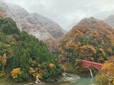 北アルプス黒部峡谷トロッコ電車 始発から再開 停電による立ち往生トラブルから一夜明け通常運転 富山・黒部市|TBS NEWS DIG