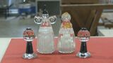 回収空きビンを使ったガラスの「ひな人形」づくり 色や形異なる250組を販売|TBS NEWS DIG